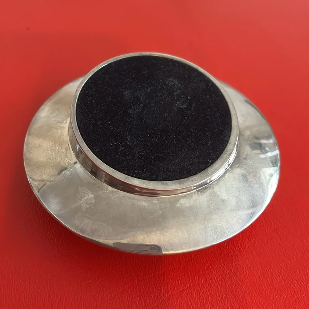 Desk Top/paper Weight Quartz Clock Silver Art 4”Diameter 1”H one side 0.30”H